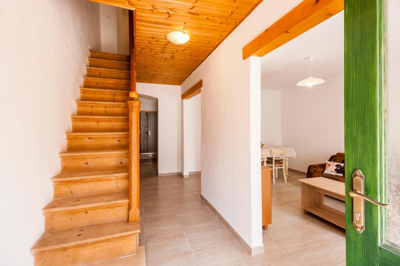 House Krizanic In Marcana, Istria, With 2 Apartments, Total 9 Guests エクステリア 写真