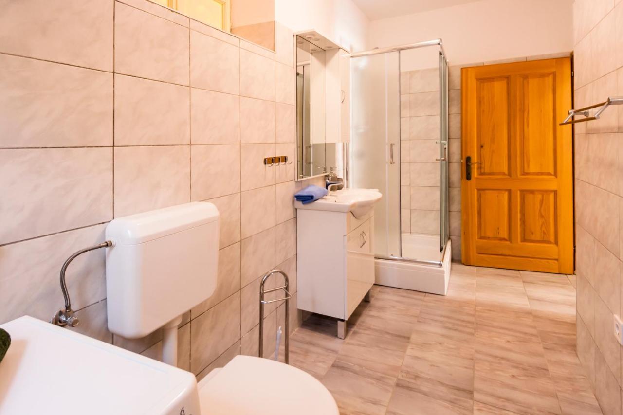 House Krizanic In Marcana, Istria, With 2 Apartments, Total 9 Guests エクステリア 写真