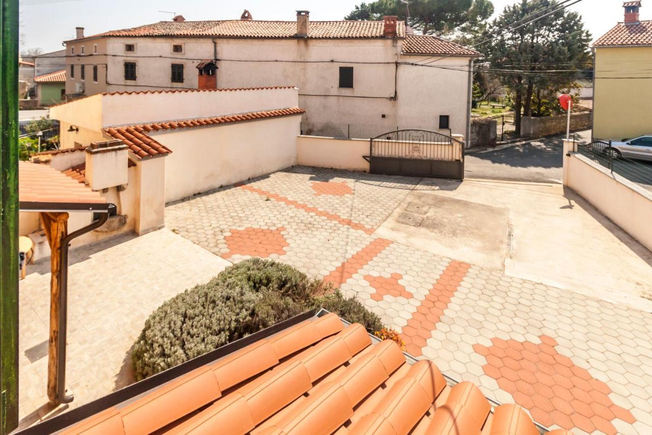 House Krizanic In Marcana, Istria, With 2 Apartments, Total 9 Guests エクステリア 写真