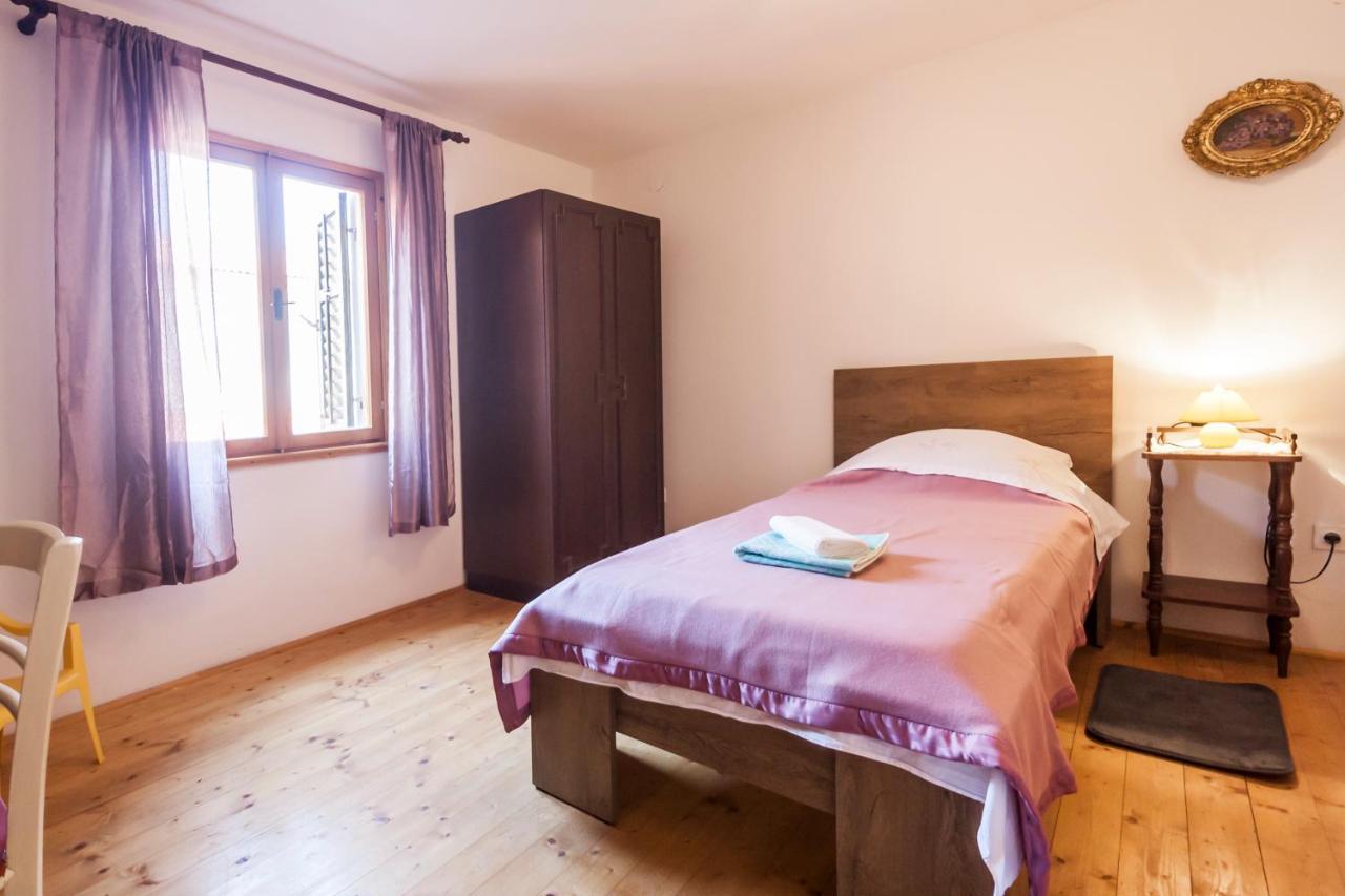 House Krizanic In Marcana, Istria, With 2 Apartments, Total 9 Guests エクステリア 写真