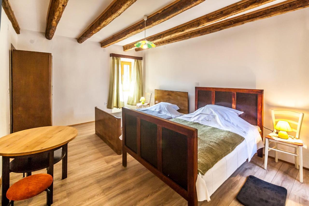 House Krizanic In Marcana, Istria, With 2 Apartments, Total 9 Guests エクステリア 写真