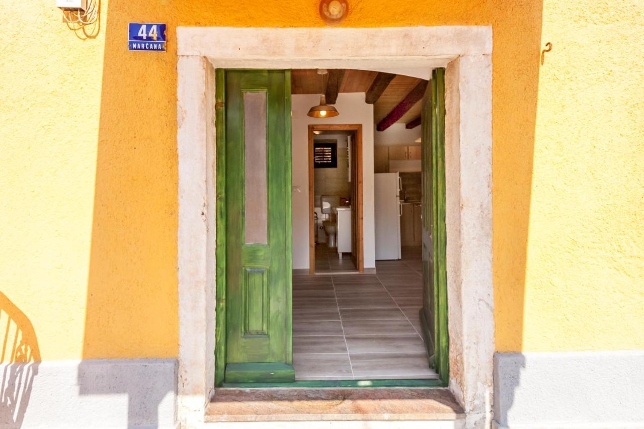 House Krizanic In Marcana, Istria, With 2 Apartments, Total 9 Guests エクステリア 写真