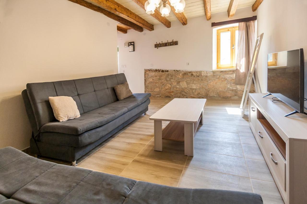 House Krizanic In Marcana, Istria, With 2 Apartments, Total 9 Guests エクステリア 写真