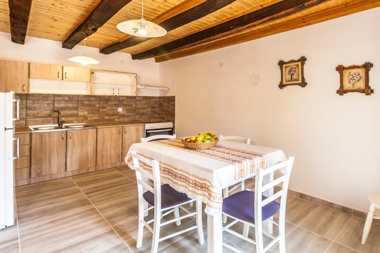 House Krizanic In Marcana, Istria, With 2 Apartments, Total 9 Guests エクステリア 写真