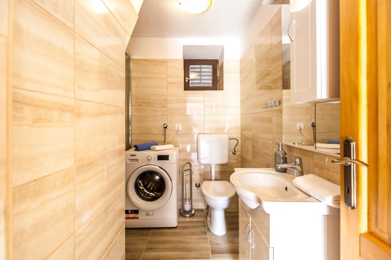 House Krizanic In Marcana, Istria, With 2 Apartments, Total 9 Guests エクステリア 写真