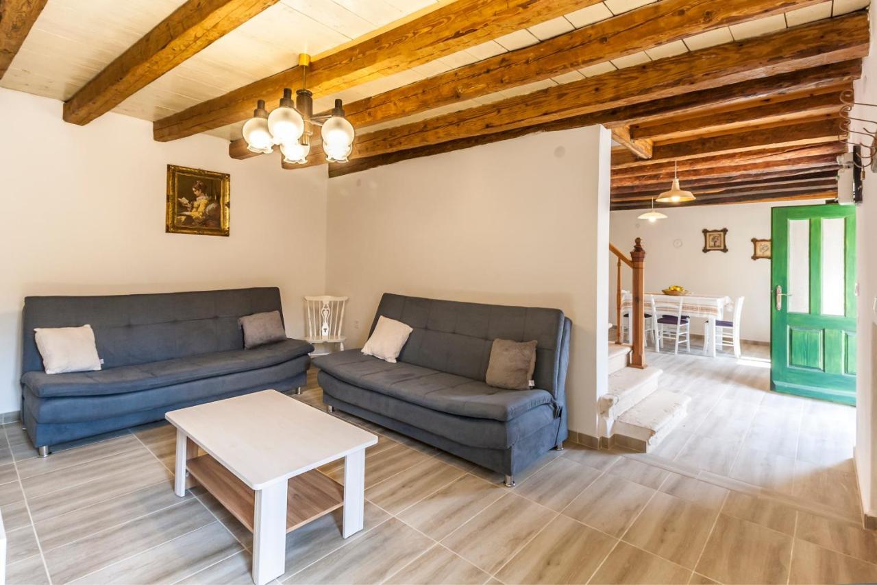 House Krizanic In Marcana, Istria, With 2 Apartments, Total 9 Guests エクステリア 写真